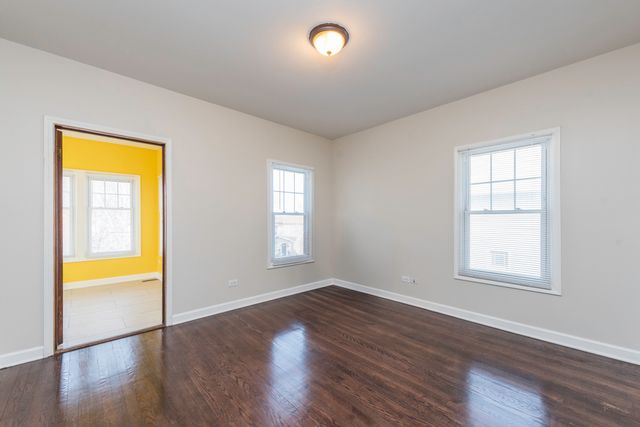 515 2nd Street 2, Waukegan, IL 60085