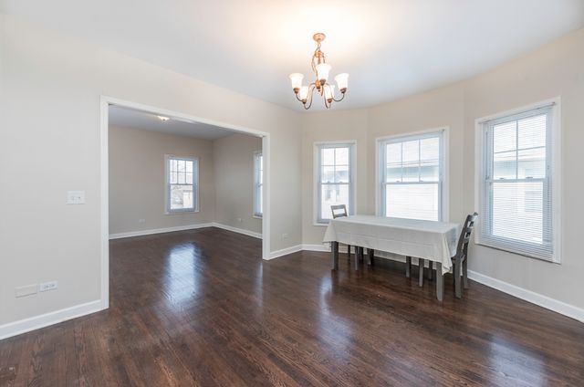 515 2nd Street 2, Waukegan, IL 60085