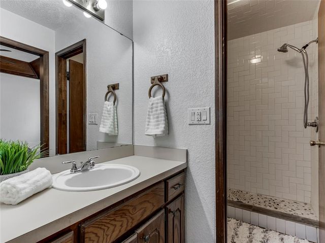 10508 Songbird Lane, Midwest City, OK 73130