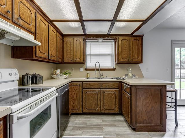 10508 Songbird Lane, Midwest City, OK 73130