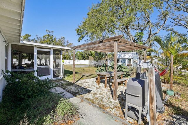 2818 11TH AVENUE W, Bradenton, FL 34205