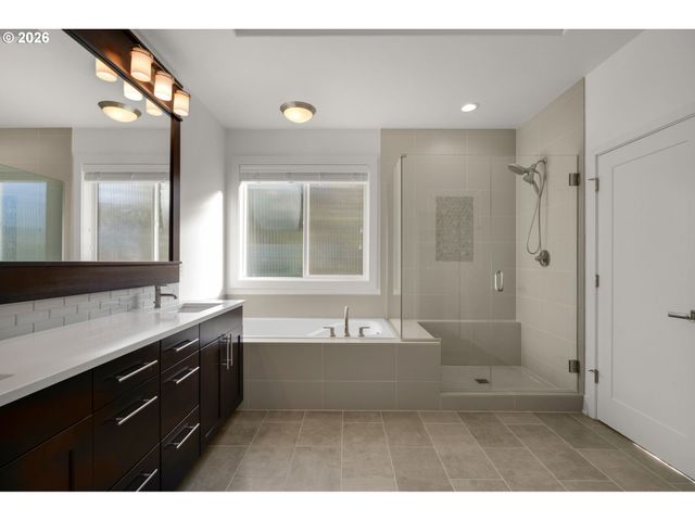 5780 Nw HOOD Loop, Camas, WA 98607