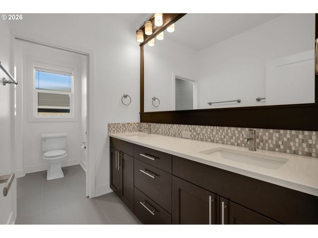 5780 Nw HOOD Loop, Camas, WA 98607