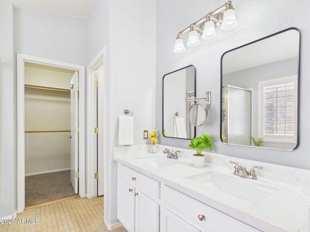 39852 N PARISI Place, San Tan Valley, AZ 85140