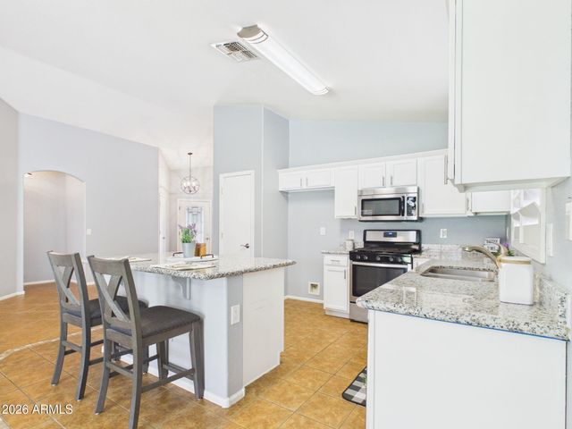 39852 N PARISI Place, San Tan Valley, AZ 85140
