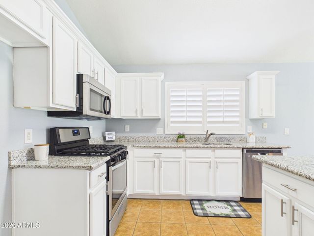 39852 N PARISI Place, San Tan Valley, AZ 85140