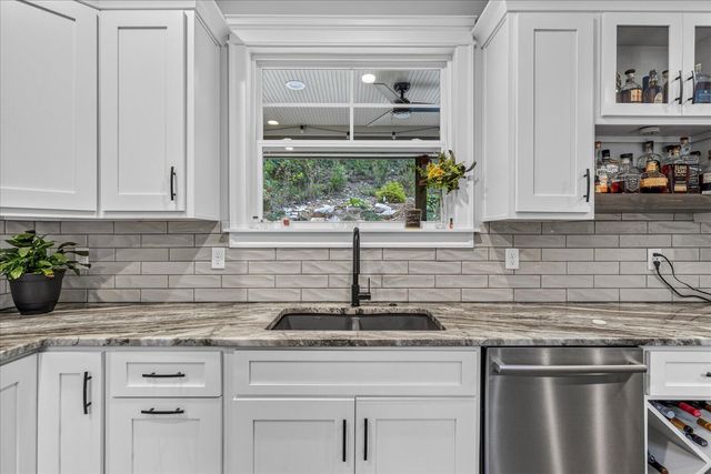 707 Brier Branch Road, Graysville, TN 37338