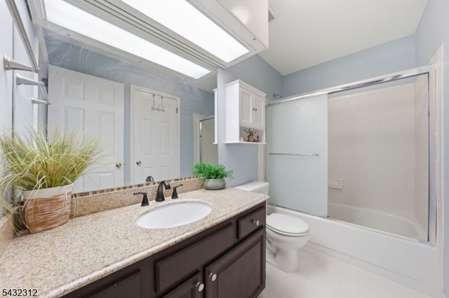 166 Vista Dr, Hanover Twp., NJ 07927