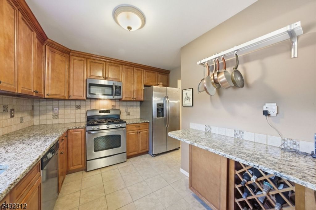 166 Vista Dr, Hanover Twp., NJ 07927