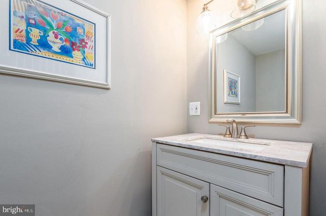 14 S EAST AVE, Baltimore, MD 21224