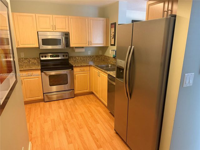 619 E Sheridan St 203, Dania Beach, FL 33004