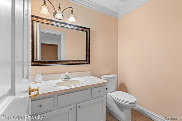 53260 Villa Rosa Drive, Macomb, MI 48042