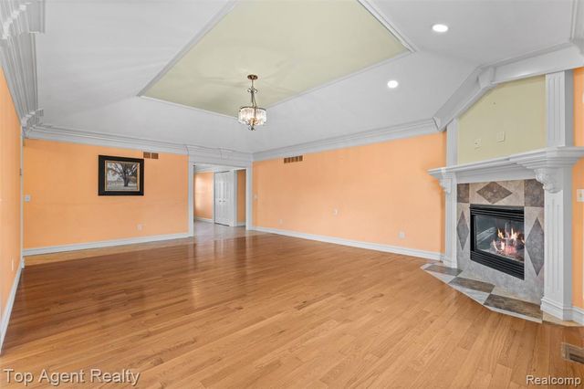 53260 Villa Rosa Drive, Macomb, MI 48042
