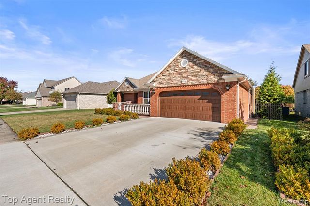 53260 Villa Rosa Drive, Macomb, MI 48042