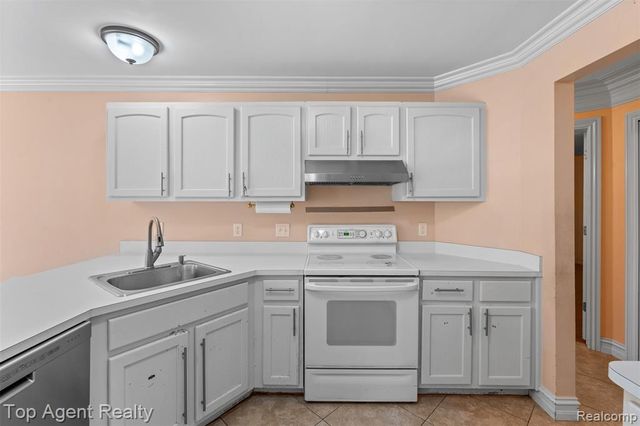 53260 Villa Rosa Drive, Macomb, MI 48042