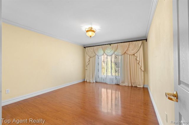 53260 Villa Rosa Drive, Macomb, MI 48042