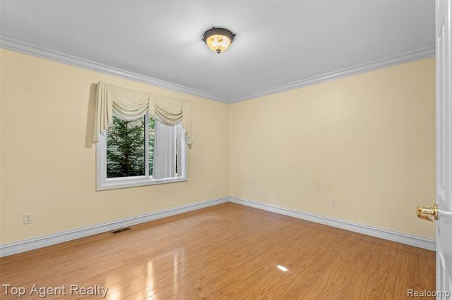 53260 Villa Rosa Drive, Macomb, MI 48042