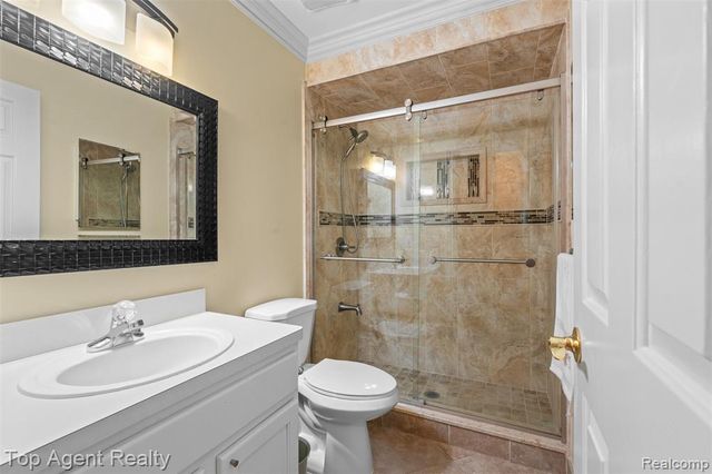 53260 Villa Rosa Drive, Macomb, MI 48042
