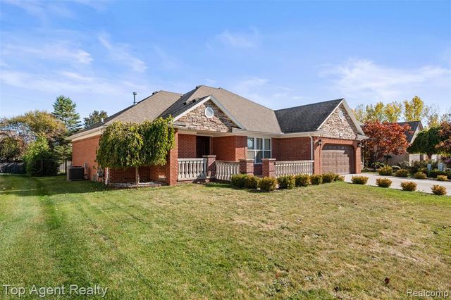 53260 Villa Rosa Drive, Macomb, MI 48042