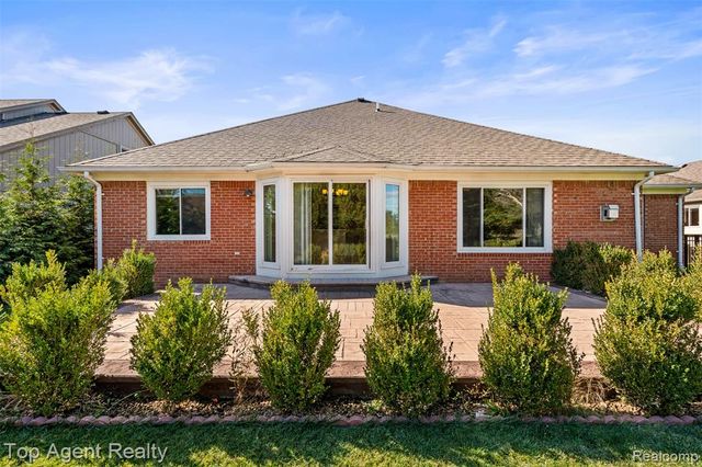 53260 Villa Rosa Drive, Macomb, MI 48042