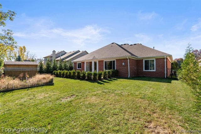 53260 Villa Rosa Drive, Macomb, MI 48042