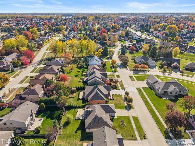53260 Villa Rosa Drive, Macomb, MI 48042