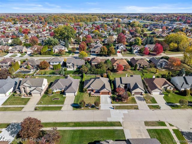 53260 Villa Rosa Drive, Macomb, MI 48042