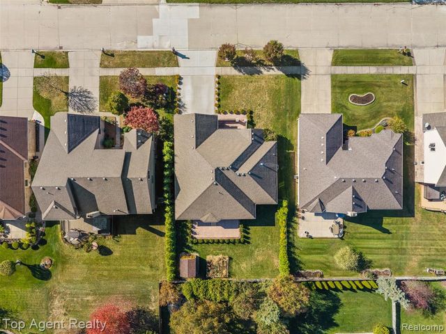 53260 Villa Rosa Drive, Macomb, MI 48042