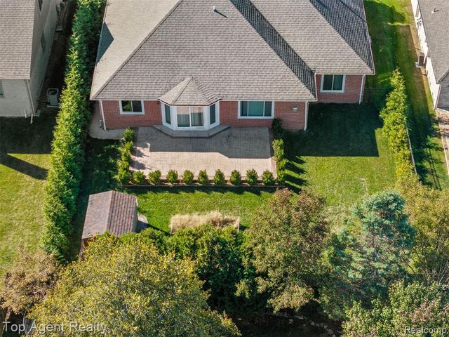 53260 Villa Rosa Drive, Macomb, MI 48042