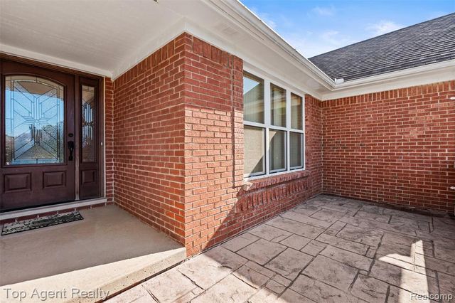 53260 Villa Rosa Drive, Macomb, MI 48042