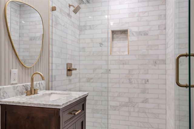 327 Middleton Street, Kemah, TX 77518