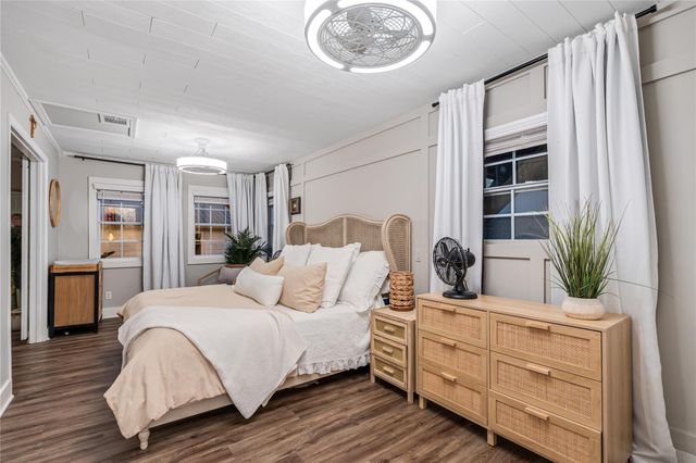 327 Middleton Street, Kemah, TX 77518