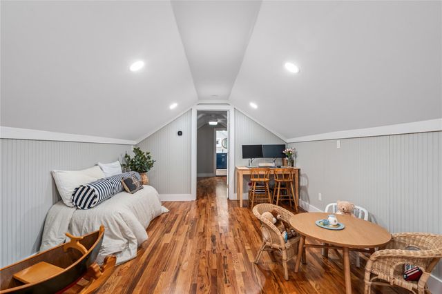 327 Middleton Street, Kemah, TX 77518