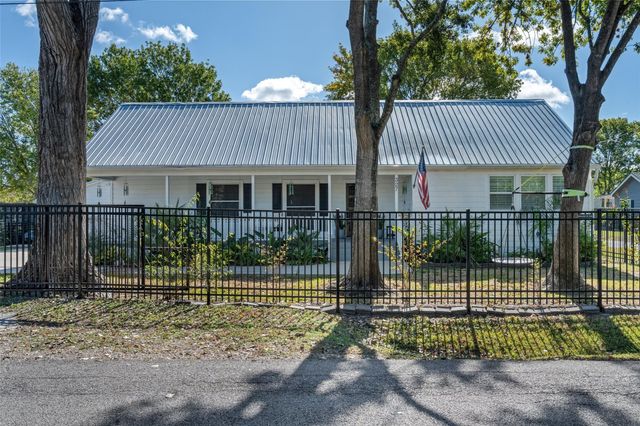 327 Middleton Street, Kemah, TX 77518