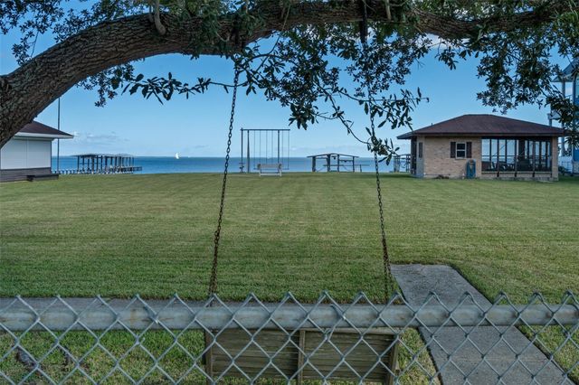 327 Middleton Street, Kemah, TX 77518