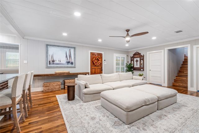 327 Middleton Street, Kemah, TX 77518