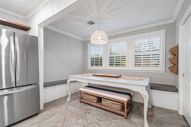 327 Middleton Street, Kemah, TX 77518