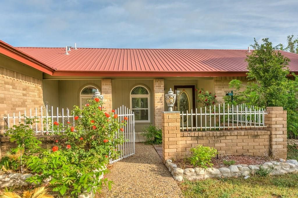 Image 1 of property listing at 206 Crestwood Dr, San Angelo, TX 76903