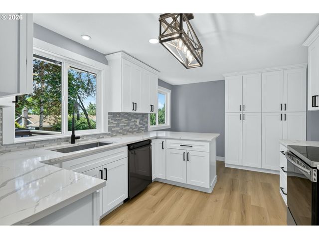 5685 Sw 207TH Ave, Beaverton, OR 97078