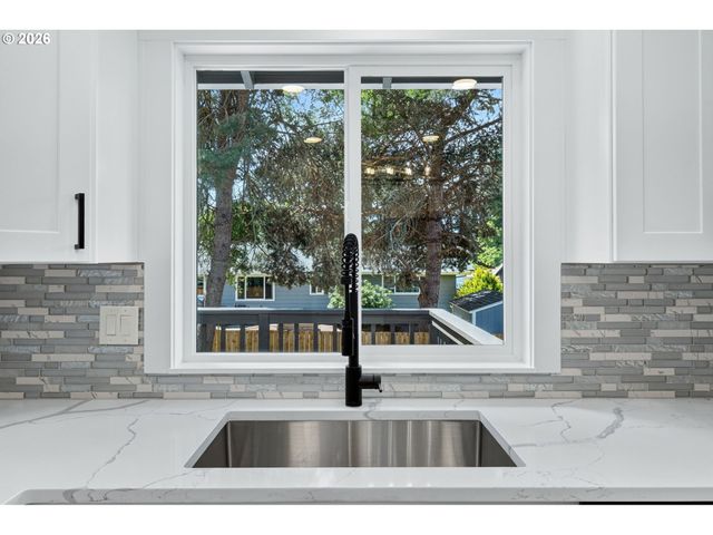 5685 Sw 207TH Ave, Beaverton, OR 97078