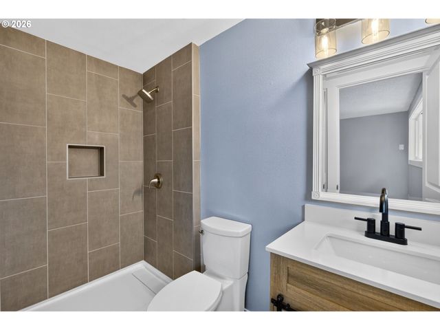 5685 Sw 207TH Ave, Beaverton, OR 97078