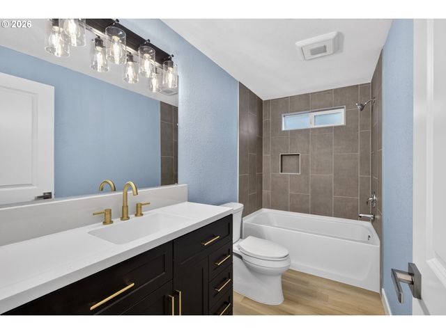5685 Sw 207TH Ave, Beaverton, OR 97078