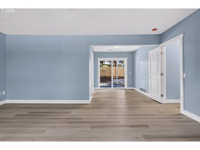 5685 Sw 207TH Ave, Beaverton, OR 97078