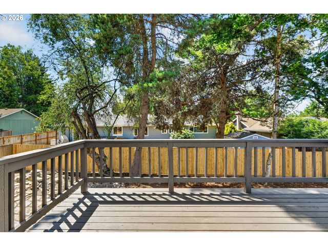 5685 Sw 207TH Ave, Beaverton, OR 97078