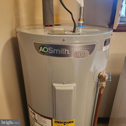 4 ROBERT LN, Carlisle, PA 17013