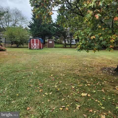 4 ROBERT LN, Carlisle, PA 17013