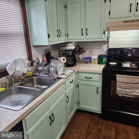 4 ROBERT LN, Carlisle, PA 17013