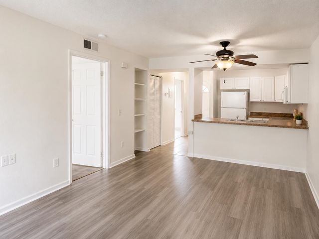 3555 Highway 544 Opas Apt 18D, Conway, SC 29526