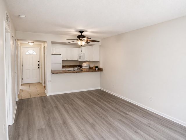 3555 Highway 544 Opas Apt 18D, Conway, SC 29526