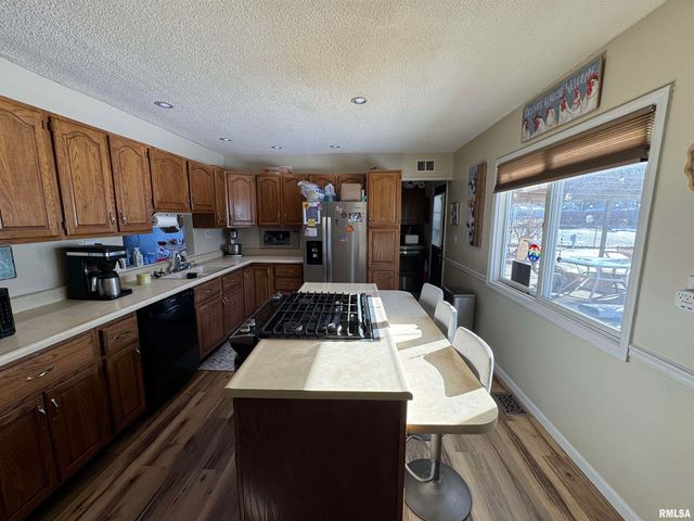 2214 W OVERBROOK Drive, Peoria, IL 61604